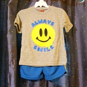 Shortset, smiley face size 5T